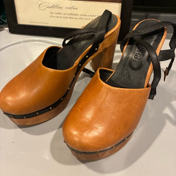 Five Worlds Shoes - Leather Clogs